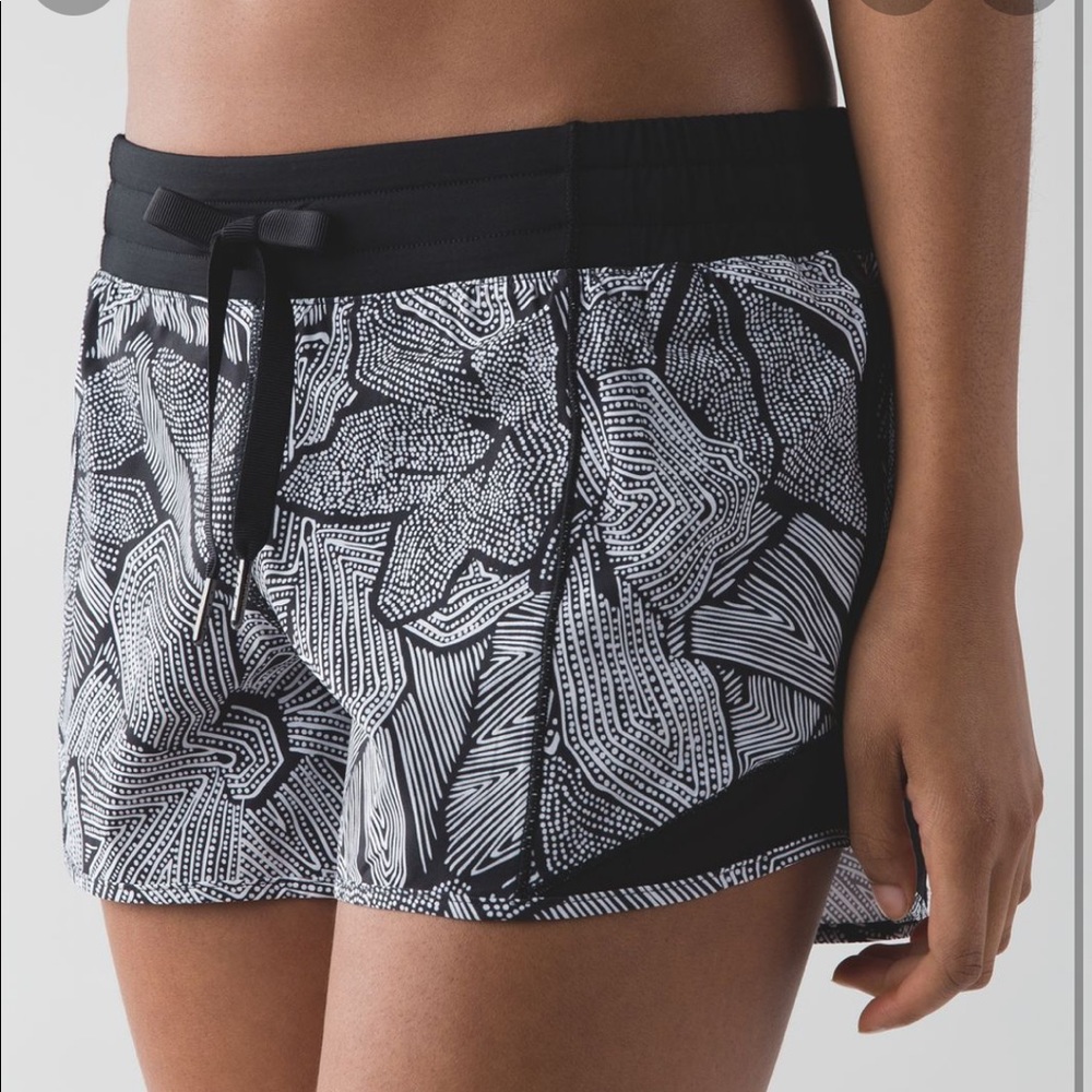 lululemon Hotty hot shorts long 4’ size 6